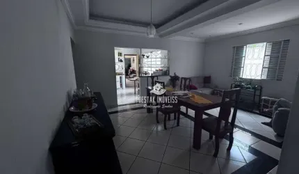 Casa com 3 quartos à venda, bairro Santa Mônica - Uberlândia/MG