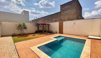 Sobrado com 3 quartos à venda, bairro Alto Umuarama - Uberlândia/MG
