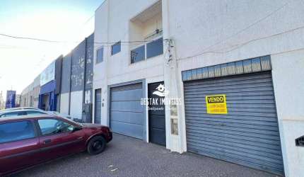 Loja à venda com apartamento no segundo pavimento, 3 quartos sendo 1 suíte,  por R$ 1.300.000 - Alto Umuarama - Uberlândia/MG