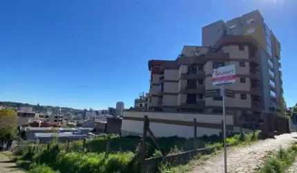 Terreno de esquina no bairro Pio X