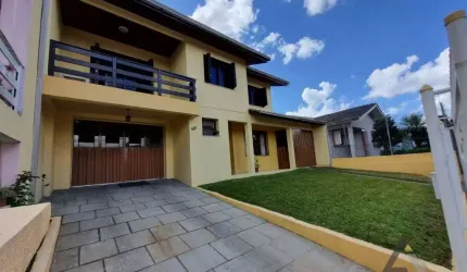 Casa com pátio - Bairro Desvio Rizzo