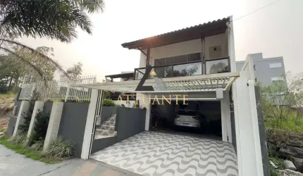 Ampla casa com pátio no Bairro Desvio Rizzo