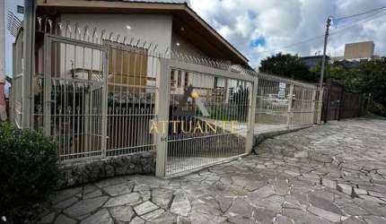 Excelente casa com suíte e 4 vagas no Bela Vista