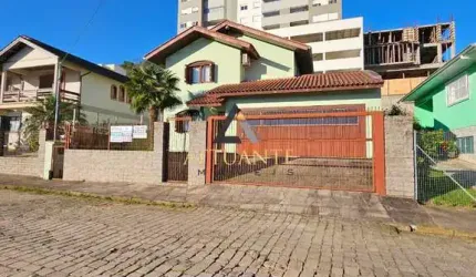 Casa espaçosa com 3 quartos no São Luiz