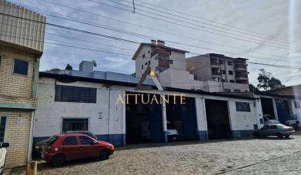 Pavilhão bem localizado no bairro São José