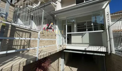 Sobrado Triplex Semi Mobiliado no Bairro São Luiz com Entrada Individual