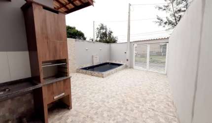 CASA NA PRAIA COM PISCINA E CHURRASQUEIRA - 02 QUARTOS  E 02 BANHEIROS