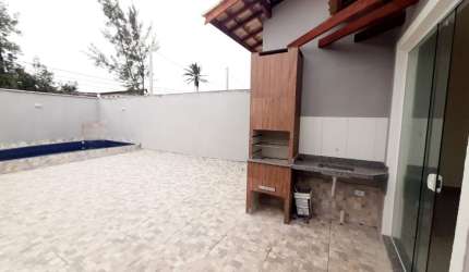 CASA NA PRAIA A  800 METROS DO MAR COM PISCINA E CHURRASQUEIRA - 03 QUARTOS