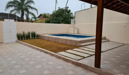 LINDA CASA COM AMPLA PISCINA E CHURRASQUEIRA