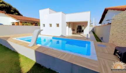 LINDA CASA DE 450m²  DE TERRENO, PISCINA E CHURRASQUEIRA