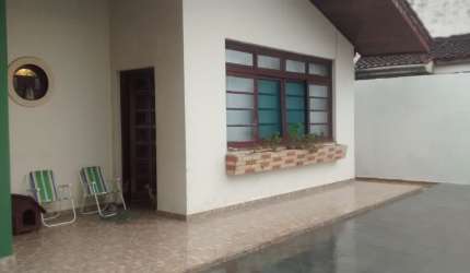 CASA NA PRAIA COM EDÍCULA E A 300 METROS DO MAR