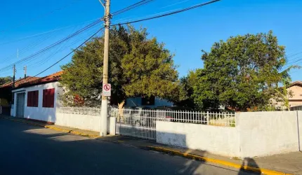 Encantadora Casa na Praia em Imbituba/SC, Bairro Vila Nova - 4 Quartos, Amplo Estacionamento e Jardim com Árvores Frutíferas