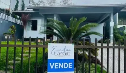 Casa à Venda no Bairro Floresta, Joinville/SC - 154m², 3 Quartos, Suíte, 2 Vagas Cobertas