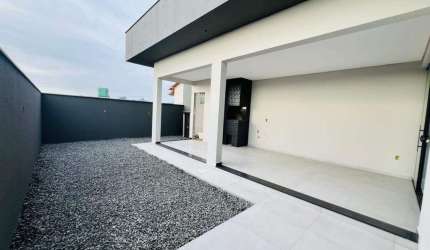 Sobrado Geminado com 3 Quartos, Área Gourmet e Salão de Festas no Bairro Iririu, Joinville/SC