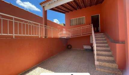Venda - Casa com Piscina - 3 dormitórios - 300 mts² - Jarinú/SP