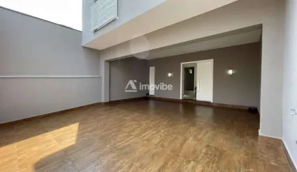 Casa assobradada com dois dormitórios no Centro da cidade de Santa Bárbara D'Oeste.