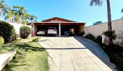 Casa com 3 dorm, 1 suíte e amplo quintal - Americana/SP