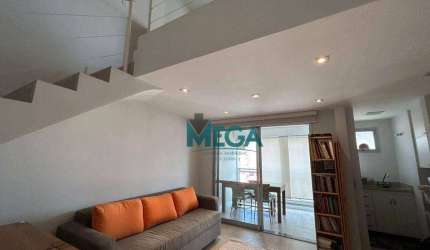Duplex com 1 Suíte. Cozinha, varanda, sala, copa, lavabo.