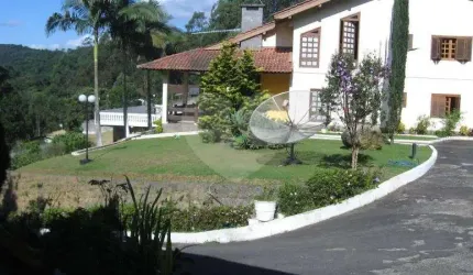 VENHA MORAR NA SERRA DA CANTAREIRA - MAGNÍFICA VIVENDA