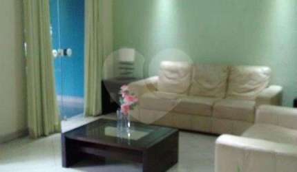 Apartamento em excelente local da Vila Gustavo,  com sessenta e dois metros de área útil.