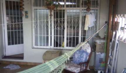 Casa assobradada na região do Horto Florestal