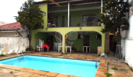 Amplo sobrado nas Palmas de Tremembé com piscina e churrasqueira
