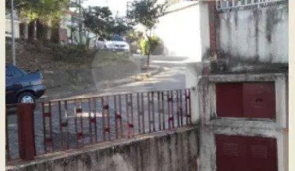 CASA TÉRREA COM 2 MORADIAS A VENDA NO JARDIM SÃO PAULO - 200 M2 DE TERRENO E 180 M2 ÁREA ÚTIL