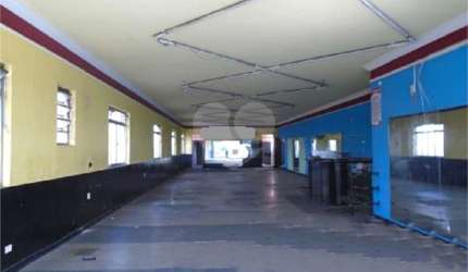 Prédio comercial na Vila Sabrina com 900 metros quadrados