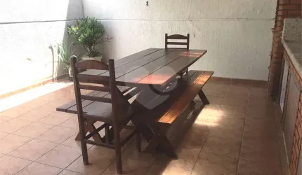 Sobrado semi-novo na Vila Constança