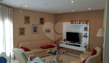 Prédio de esquina comercial e ou residencial. Reformado