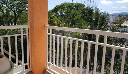 Excelente sobrado com 3 suítes e 4 vagas de garagem. Aquecimento solar