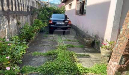 Casa térrea  com área 10x25 de 2 dormitórios 4 vagas Tremembé