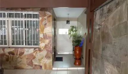 Amplo e confortável sobrado na Vila Aurora! Imóvel com 444m² de área total e 165m² de área útil.
