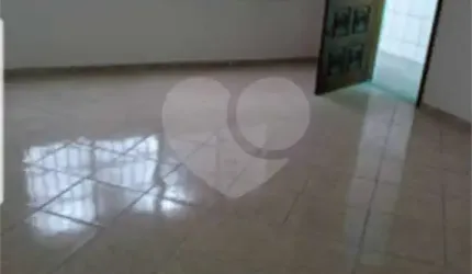 Sobrado vender Jardim Guançã, com 125m2, 3 quartos, 1 suíte, ampla sala, lavabo, cozinha, quintal dos fundos coberto, área de serviço, corredor lateral e 2 vagas de garagem.
