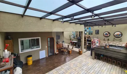 sobrado com piscina ao lado da av Braz Leme
