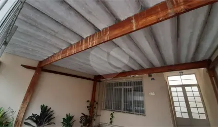 Casa a venda na Vila Galvão, com 3 quartos , 2 vagas de garagem . Próximo ao Lago dos Patos