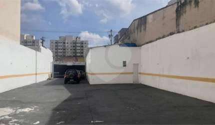 Aluga ou vende estacionamento e loja