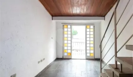 Casa de vila em Santana para locação ou venda.