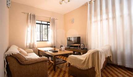 Excelente CASA TÉRREA com 04 Dormitórios + casa nos fundos na Casa Verde