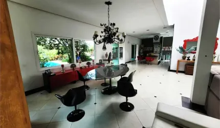 Casa á Venda no Tremembé com 03 Suítes e 8 Vagas por R$ 3.998.000,00