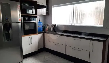 Sobrado na Água Fria, amplo e com fino acabamento