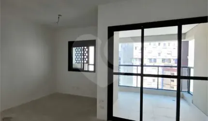 Apartamento à venda, 45 m² com 2 dormitórios e 1 vaga no Bairro Bela Vista.