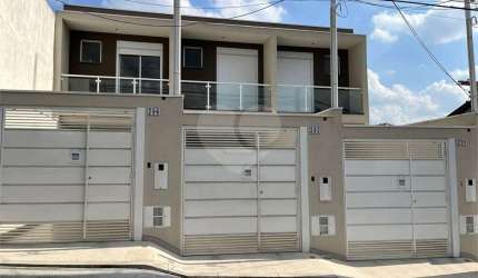 Casa a venda com 03 quartos no Campo Limpo
