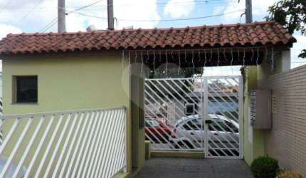 Casa á venda em condomínio na Vila Ede - 2 suítes e 1 vaga de garagem.