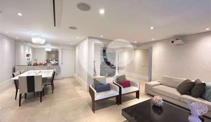 Apartamento em Perdizes com 140m2 sendo 03 suítes e 02 vagas fixas com depósito.