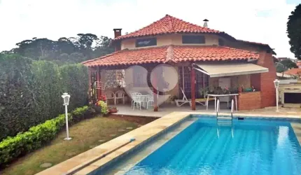 Casa Assobradada Tremembé | 3 Suítes | 370m² | Lazer Completo | Lareira | 5 Vgs