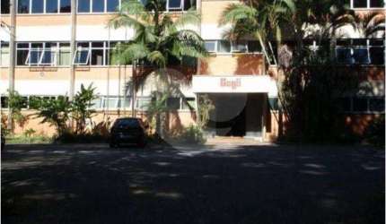 4.000 M² DE ÁREA FABRIL, 900 M² DE ESCRITÓRIO