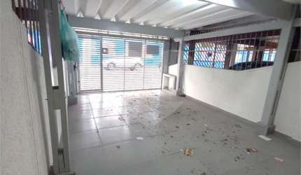 Sobrado com 4 quartos  e 2 vagas de garagem Vl. Medeiros