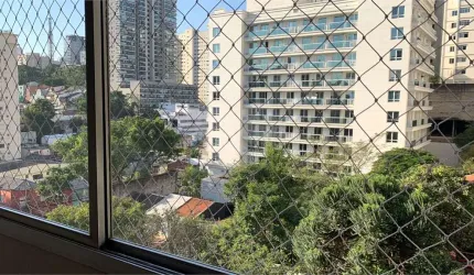 Apartamento com 3 dormitórios, em Pinheiros, localizado em área nobre