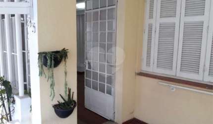 CASA TERREA NA PARADA INGLESA COM MUITOS COMODOS E EDICULA
